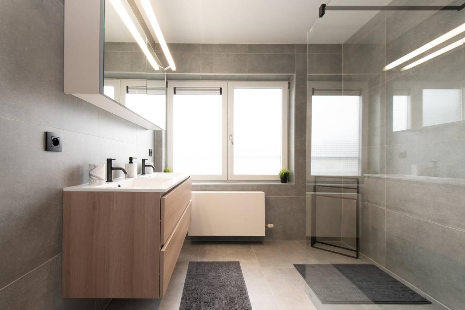 Luxueus, Ruim Appartement Op 350M Van Het Strand Oostende Exterior foto